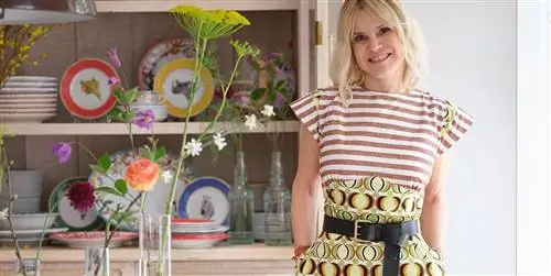 Эухения Мартинес де Ирухо создает красивую керамическую посуду для украшения стола