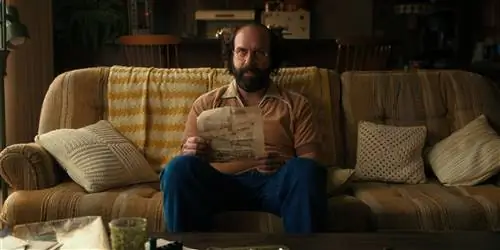 украшение лет 80 в сериале чужие дела 4