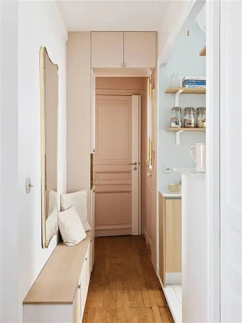 скамья с местом для хранения в холле