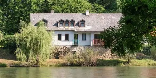 Этот красивый дом 19 века раньше был мельницей у реки