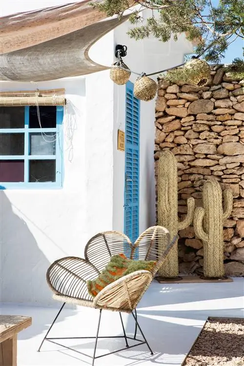 стул из волокна акапулько на террасе