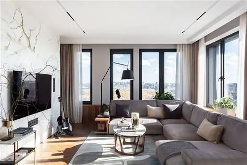 современная гостиная с серым угловым диваном и мраморными покрытиями