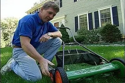 Как отрегулировать высоту газонокосилки