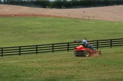 Каковы симптомы выброшенного стержня газонокосилки?