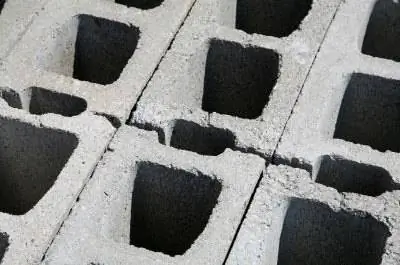 Как построить садовый бордюр из цементных блоков