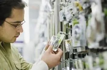 Продавец хозяйственного магазина