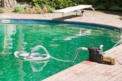 Предохраняет ли медь от водорослей в бассейнах?