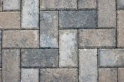 Как очистить скользкие камни для патио