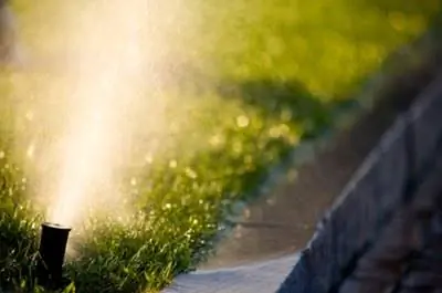 Как запрограммировать блок управления Toro GreenKeeper для спринклерной системы