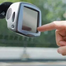Лобовое стекло автомобиля с GPS