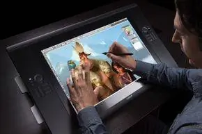 художник рисует и трогает сенсорный графический планшет Cintiq 24 HD