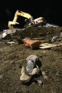 выброшенная обувь