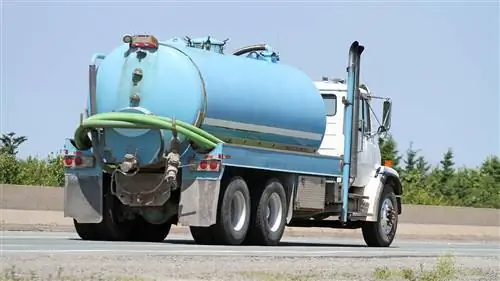 Как часто опорожняют септики и куда уходит их содержимое?