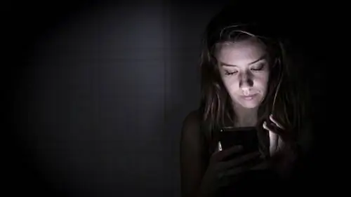 Миллионы пишут текстовые сообщения, а не звонят – Кризисные горячие линии