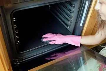 Как удалить пятна чистящего средства для духовки