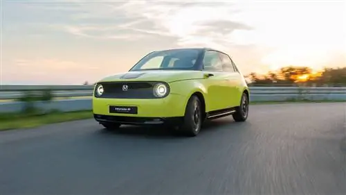 Познакомьтесь с очаровательной Honda E