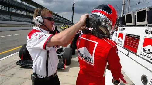 Как устройство HANS изменило автомобильные гонки?