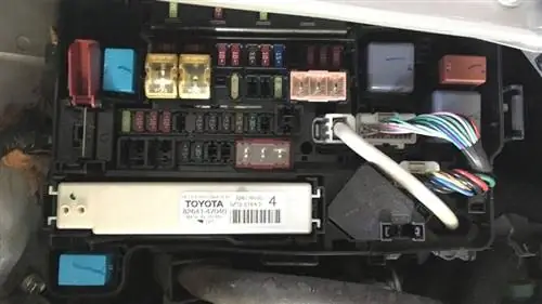 Пусковой терминал Toyota Prius 2010 г.