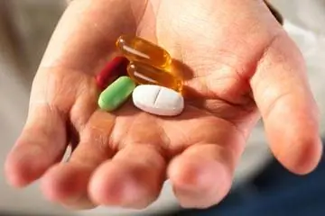 Если я принимаю витамины или добавки, должен ли я держаться подальше от солнца?