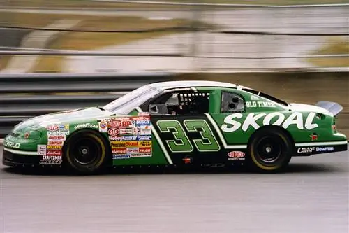 Почему зеленые автомобили считаются несчастливыми в NASCAR?