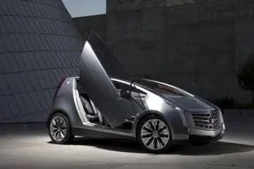 Есть ли будущее у крошечных высокотехнологичных роскошных автомобилей?