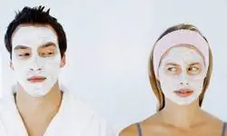 мужчина и женщина в косметических масках для лица