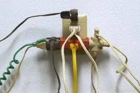 Сможет ли старый дом справиться с процессом зарядки подключаемого гибридного автомобиля?