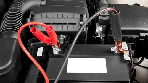 прыгающий автомобильный аккумулятор
