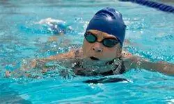 Пловец в бассейне.