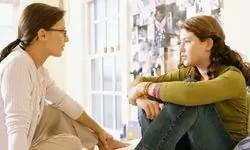 родитель разговаривает с подростком