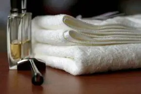 лосьон после бритья полотенцем