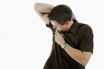 Почему антиперспиранты пачкают мою одежду?