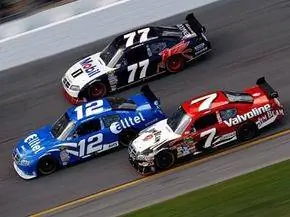 NASCAR Sprint Cup Series Daytona 500 на международной гоночной трассе Daytona International Speedway в Дейтона-Бич, Флорида, февраль 2008 г.