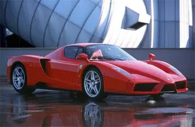 Современный спортивный автомобиль: вид быстрого транспорта.