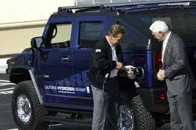 Арнольд Шварценеггер и Hummer на водороде