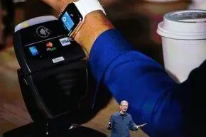 Смогут ли Apple Watch и их функция «оплата одним касанием» завоевать сердца потребителей так же, как другие технологии компании? Смогут ли Apple Watch и их функция «оплата одним касанием» завоевать сердца потребителей так же, как другие технологии компании?