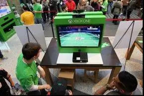 На следующий день после выпуска консоли в магазине Microsoft Store в The Shops at North Bridge в Чикаго, штат Иллинойс, прошел турнир, организованный знаменитым игроком Chicago Bulls Скотти Пиппеном. На следующий день после выпуска консоли в магазине Microsoft Store в The Shops at North Bridge в Чикаго, штат Иллинойс, прошел турнир, организованный знаменитым игроком Chicago Bulls Скотти Пиппеном.