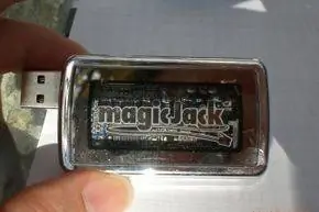 MagicJack позволяет вам обходить традиционные телефонные услуги и совершать звонки через протокол передачи голоса по Интернету (VoIP) на обычные мобильные телефоны, стационарные телефоны или других пользователей VoIP.