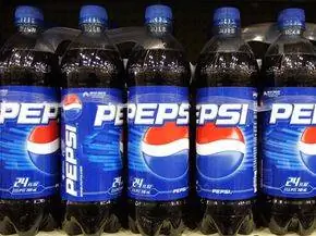 Pepsi представила большие версии таких пластиковых бутылок еще в 1970 году.