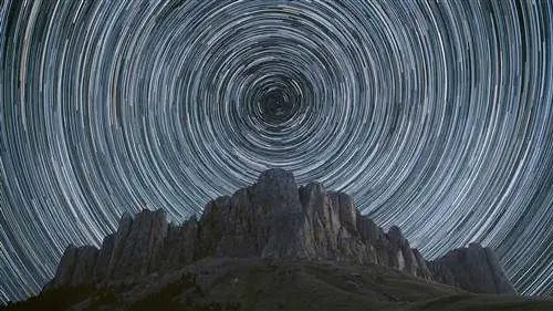 Почему Земля вращается?