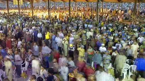 Служба в пятидесятнической церкви, Нигерия