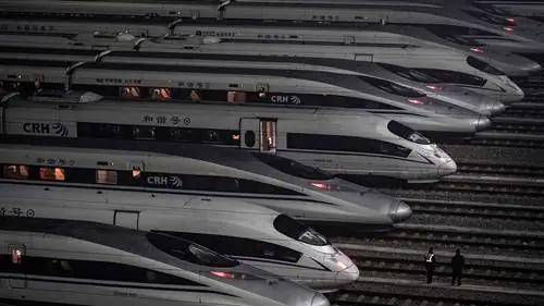 Высокоскоростные поезда China Raily на вокзале
