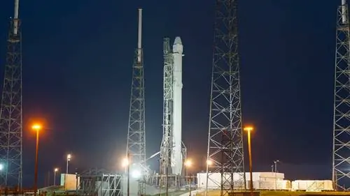 SpaceX запускает ракету Falcon 9