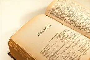 книга открыта для Макбета Шекспира