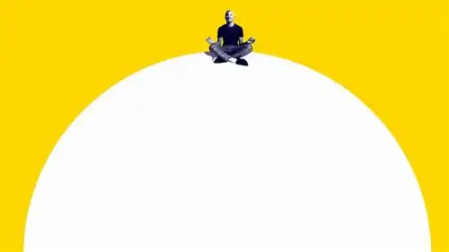 мужчина с желтым фоном