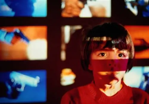 Насилие по телевидению, юная девушка