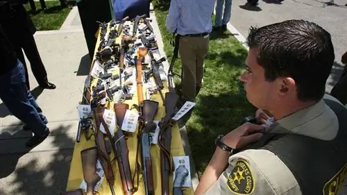 конфисковано 125 единиц оружия