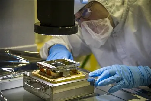 Почему JWST инфракрасный?