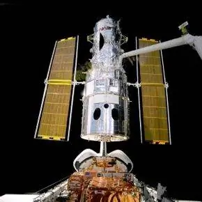 Космический телескоп Хаббл во время сервисной миссии 2009 г.