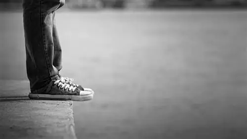 уровень самоубийств